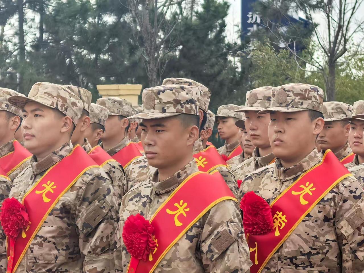 祝我儿光荣入伍，一人从军报国，全家无上光荣。愿你不忘初心，砥砺前行，平安凯旋 ！