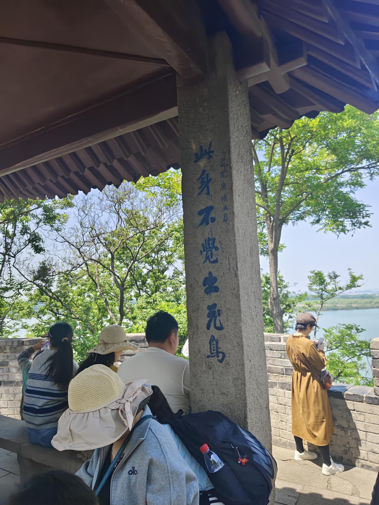 游北固山（3）
三、古迹与建筑人文
 北固楼/北固亭：历代名楼，江防与登临胜地，