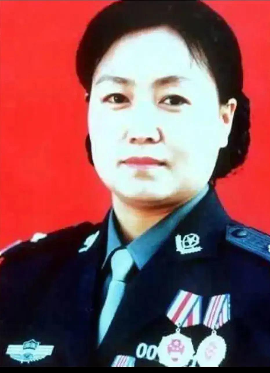 登封5年，有26名女性被先奸后杀，案件一直没有被侦破。这时，任长霞上任，而为了抓