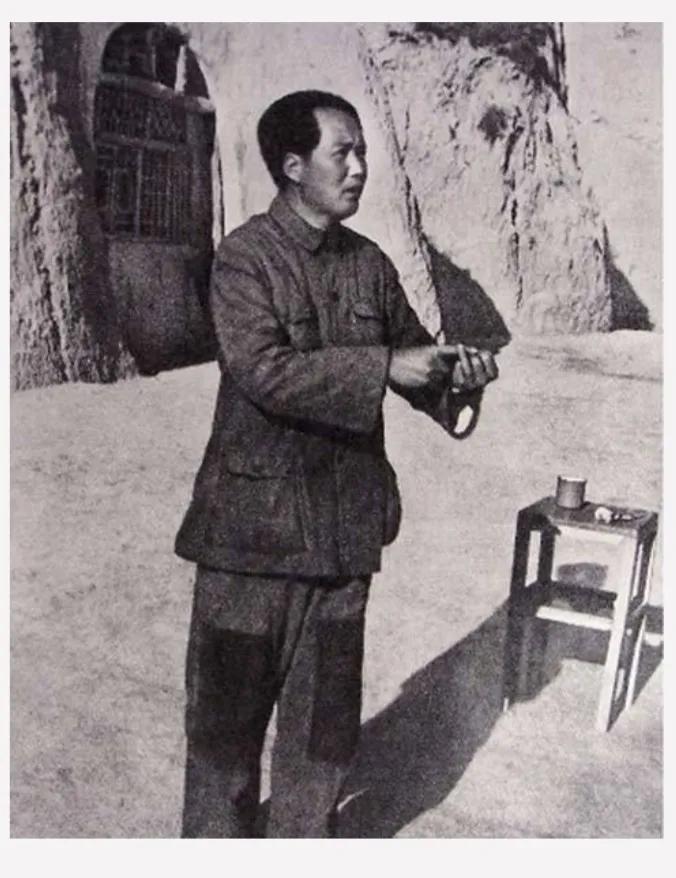 苟坝马灯的故事：毛主席决定放弃进攻打鼓新场的生死抉择。

      长征途中这