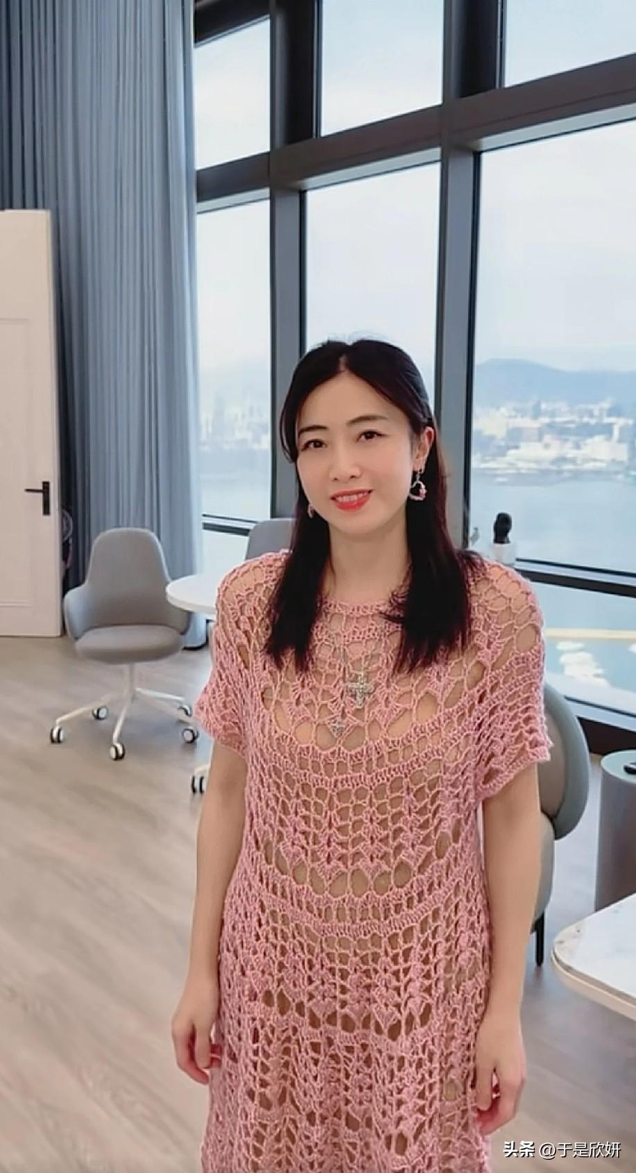 同样是豪门阔太，45岁甘比的“小心机”，比李嘉欣高级100倍🔥

看了45岁甘