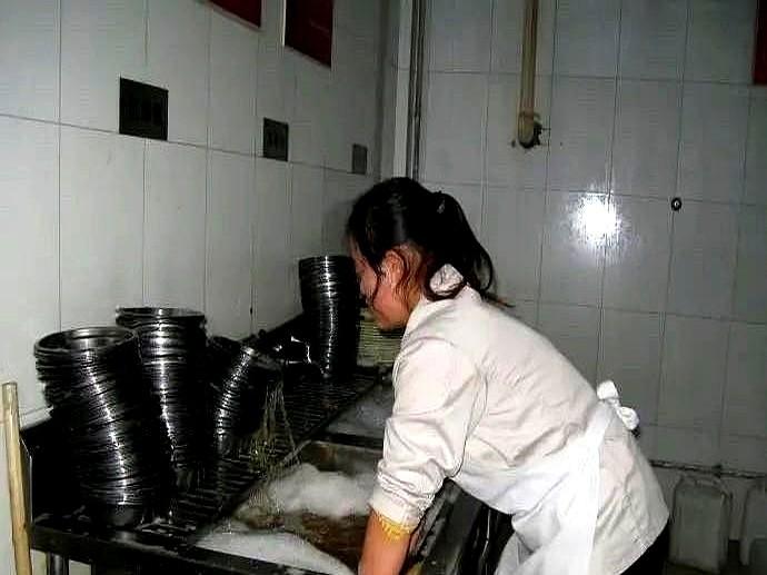 我都快要气炸了，真搞不明白，现在的人都很有钱吗？

都不愿意干活了吗？

算下来