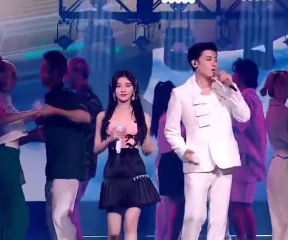 黄明昊鞠婧祎谈过？

这是什么情况，这两人似乎没什么交集啊，

不得不说，现在的