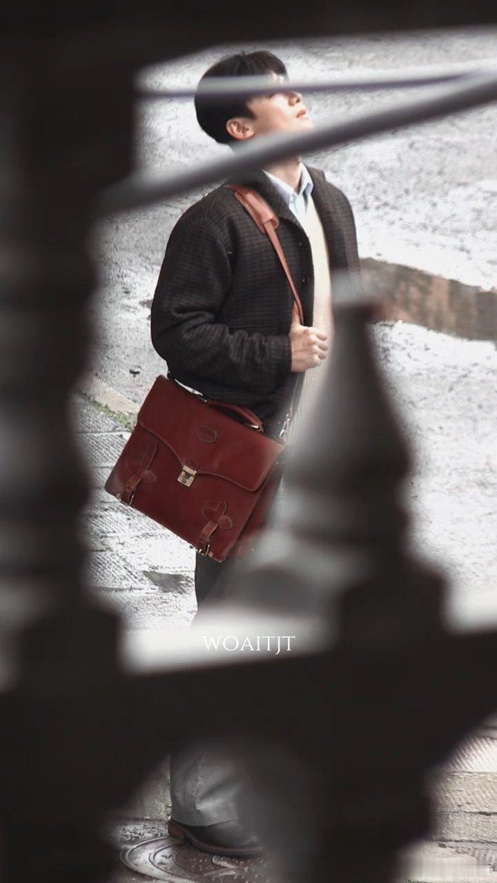 白敬亭白敬亭新剧战争和人路透白敬亭童家霆民国造型路透 白敬亭新剧《战争和人》路透