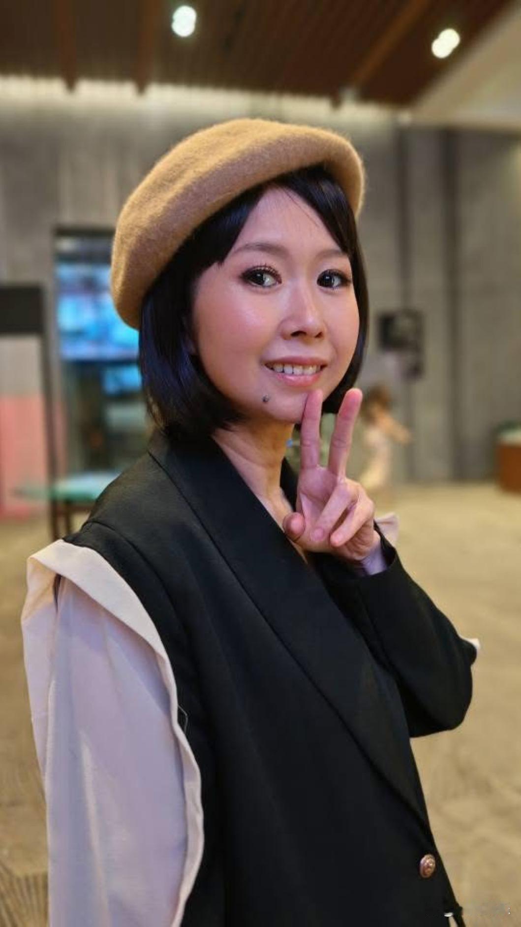 45岁女星抗癌4年离世，带7岁女儿夺冠成绝唱：母爱是生命最后的光
 
当《好声 