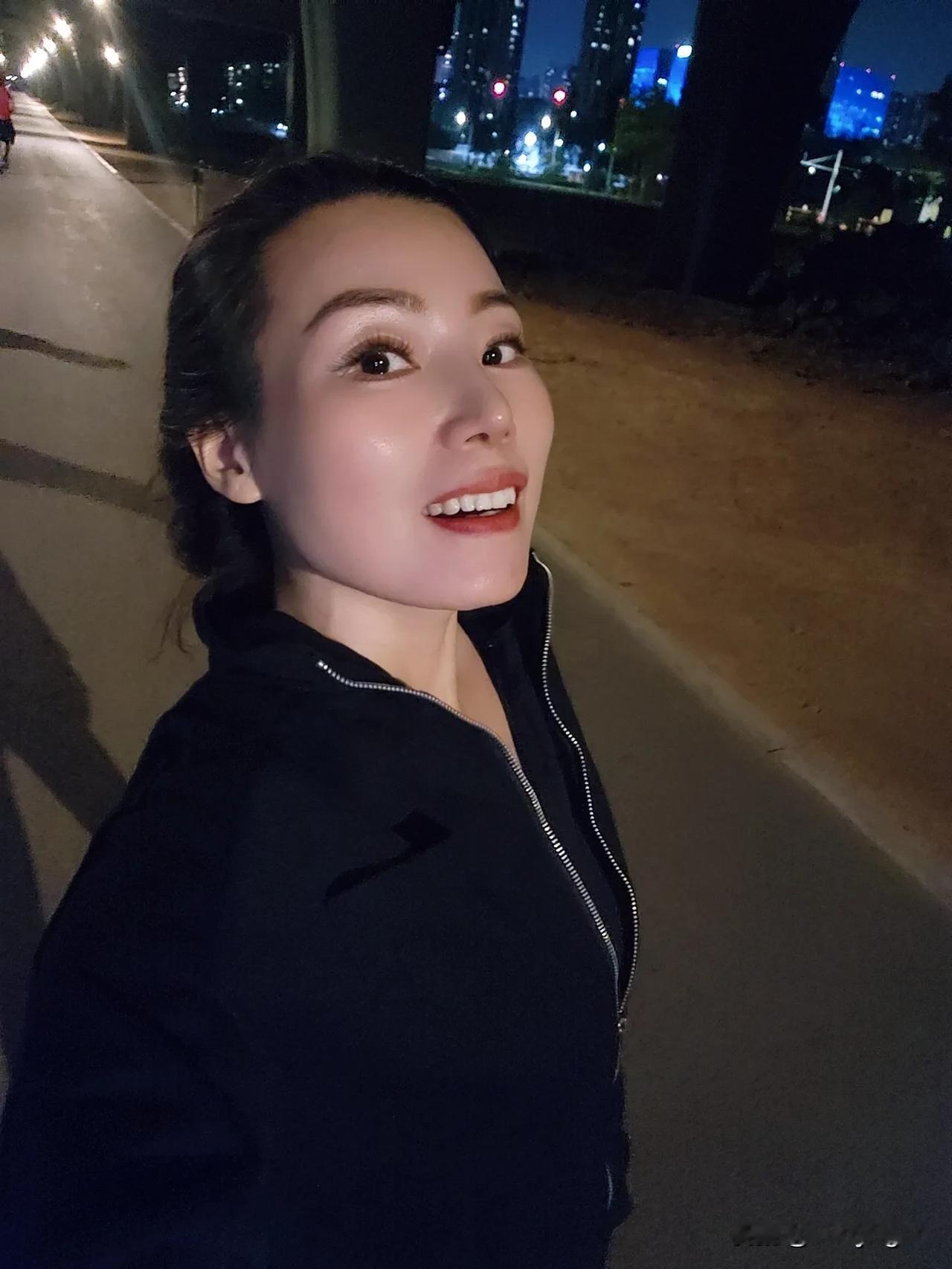 你若热爱，生活哪里都是可爱。爱和乐观是生活的解药，让快乐有迹可循， 让热爱漫无边