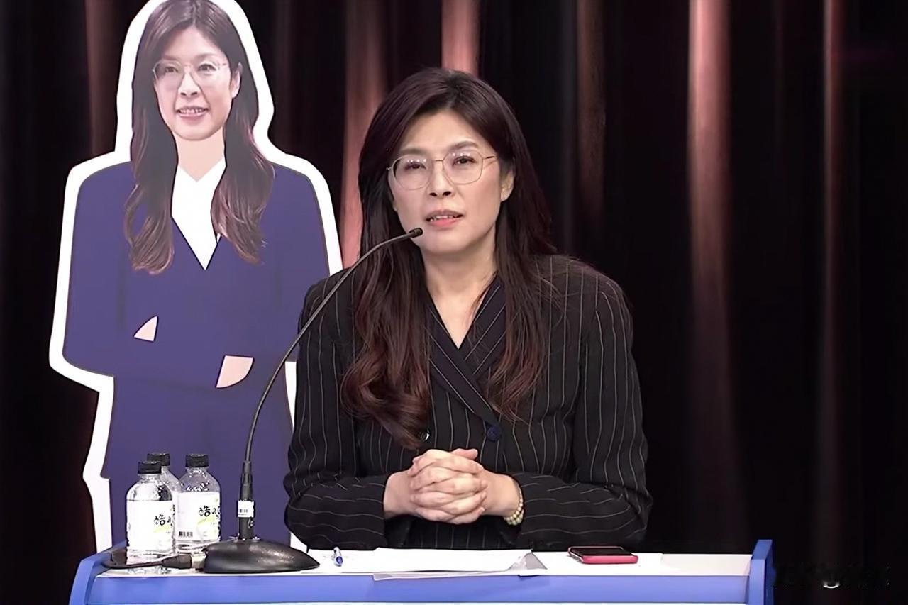郑丽文：去中国化的课纲必须改。

这是在“国民党主席大辩论”的直播中说的。此外她