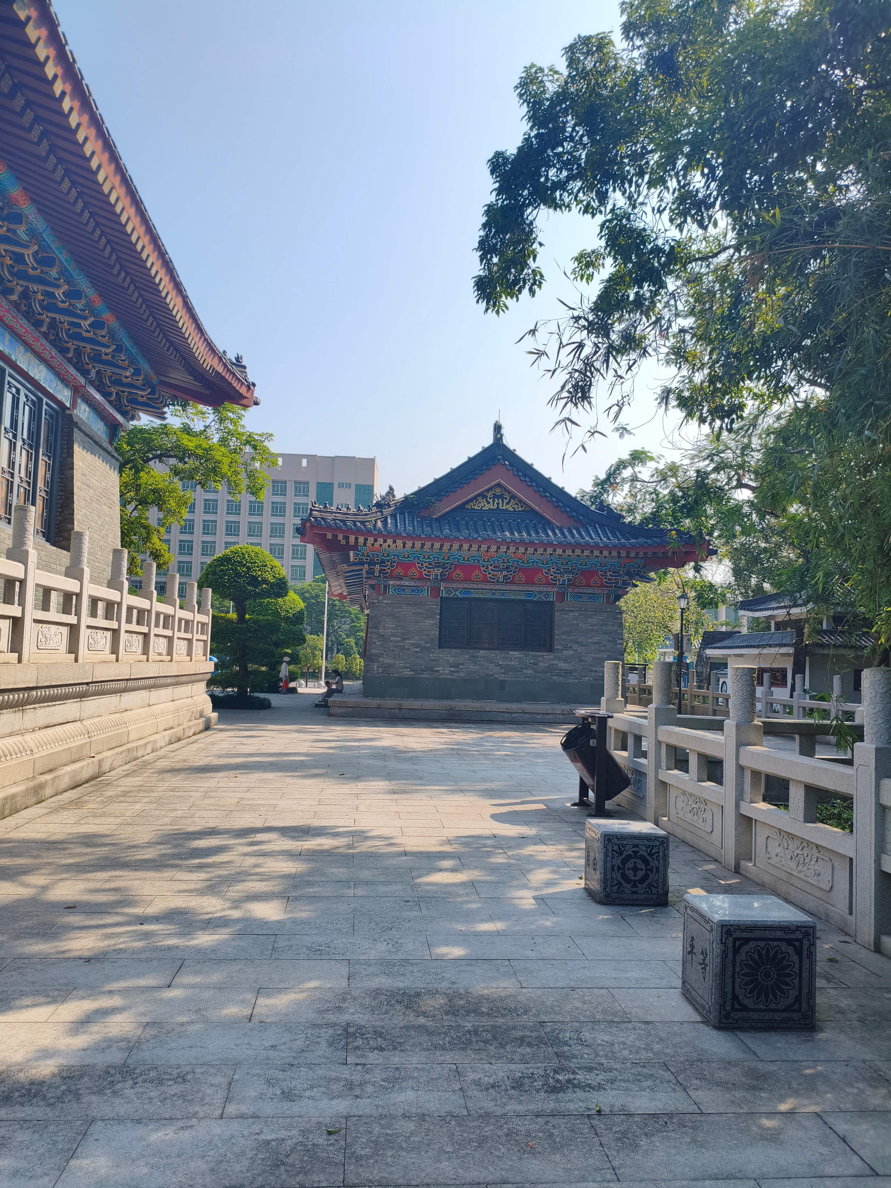 生活不会亏待每一个努力向上的人。你所吃的苦、扛的累，终会化作照亮前路的光。别急着