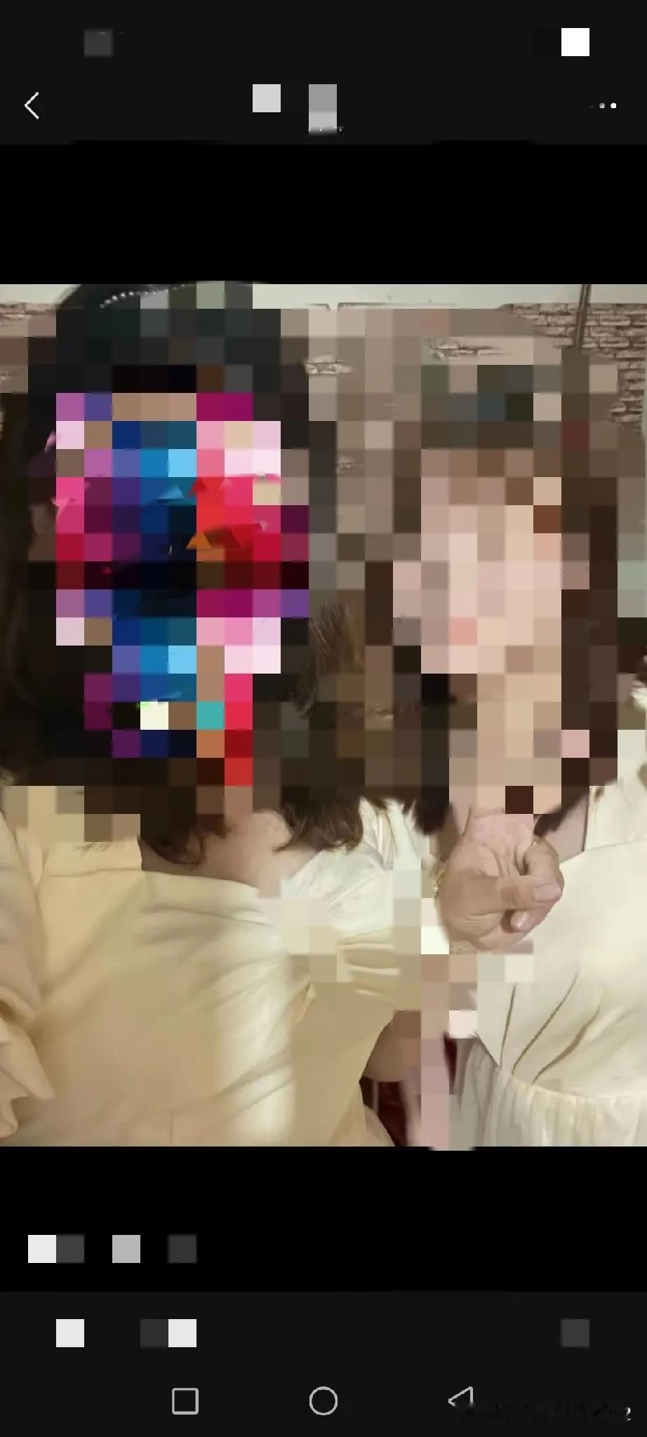 女的出轨，还给男的花钱，图啥啊？
我店里的服务员瑶瑶和厨师小江好上了。两个人都3