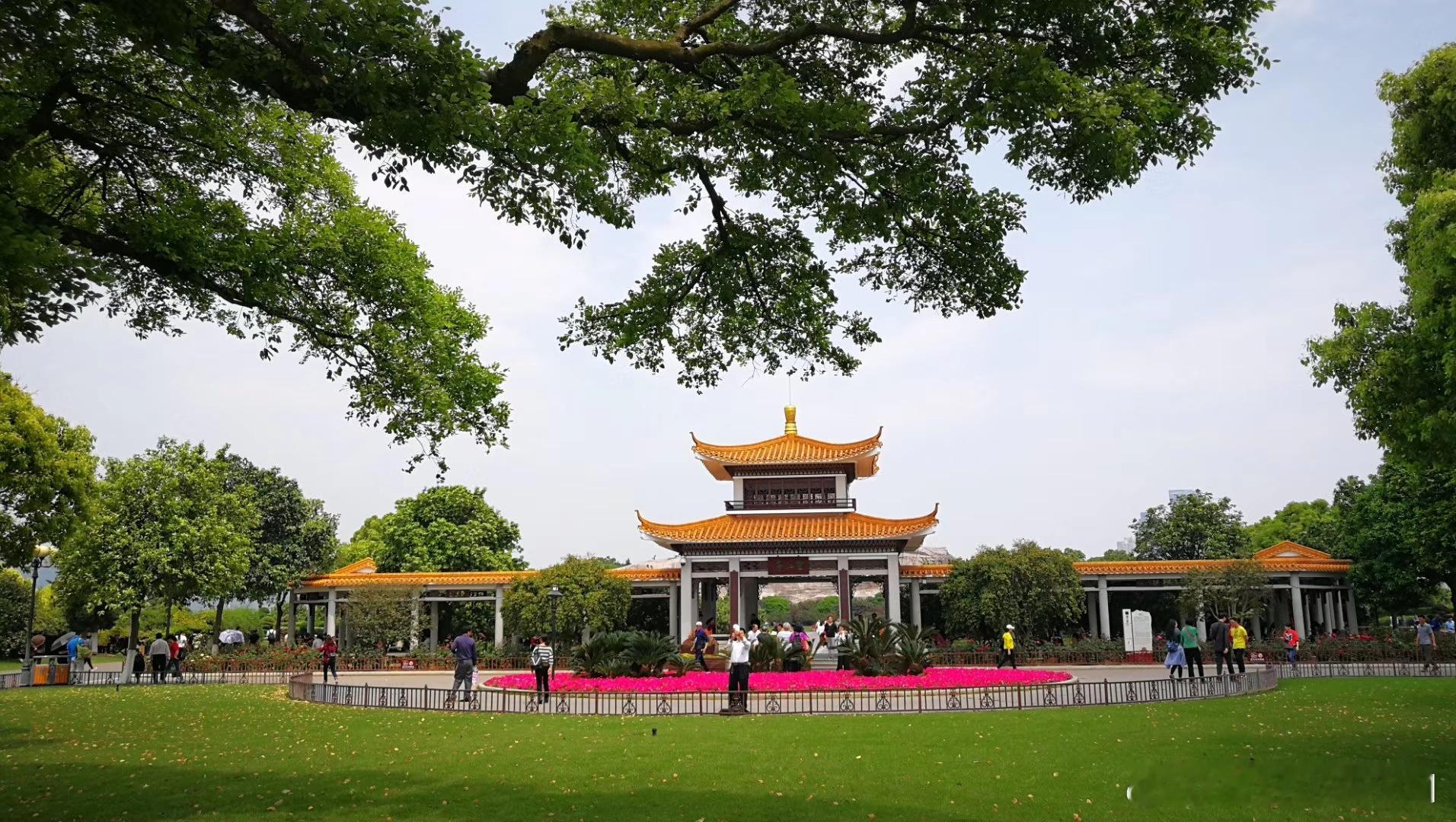 接受了自己现在的一切，接纳了这个世界存在的一切，把一切都领悟为“最好的安排”。人