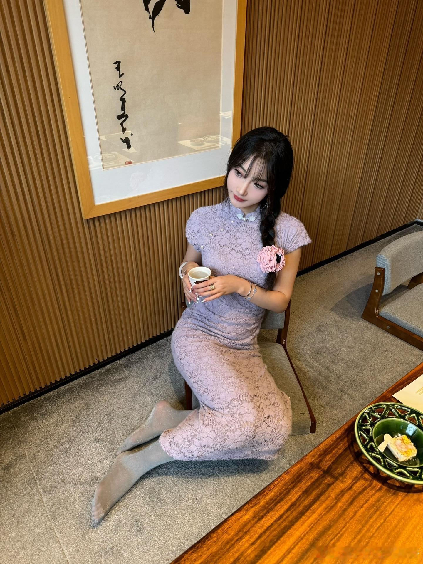 吃日料要脱鞋，露出灰丝小jiojio ​​​
