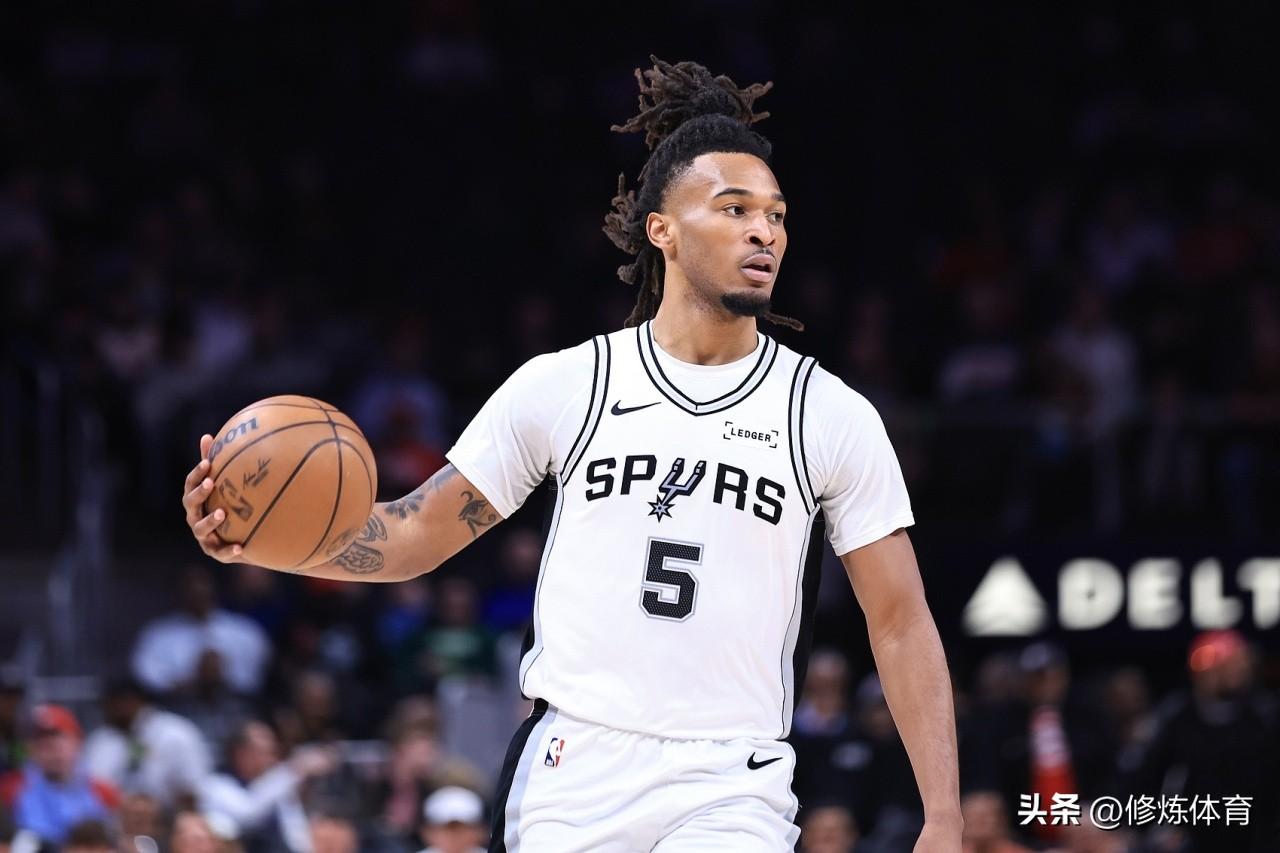 马刺队用第4顺位选来卡斯尔真是开天眼了！卡斯尔进步太大了：

1、上赛季——场均