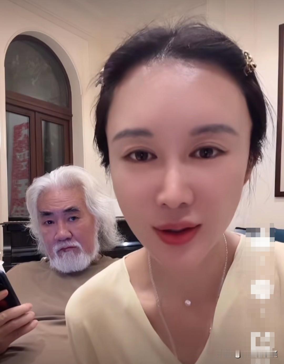 杜星霖说：“刘晓庆跟我老公关系蛮好的。我觉得她是一个特别坦荡，有着大格局，很个大