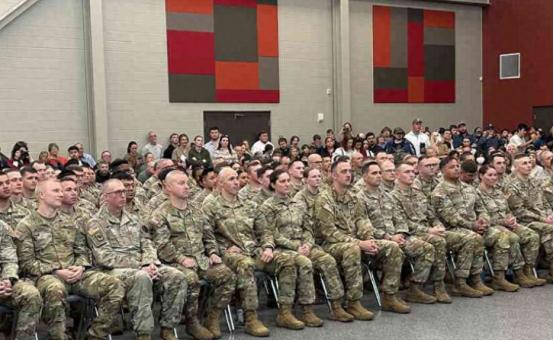 突发！打过第一次海湾战争的美军第142野战炮兵旅，被紧急调走了！130名士兵已经