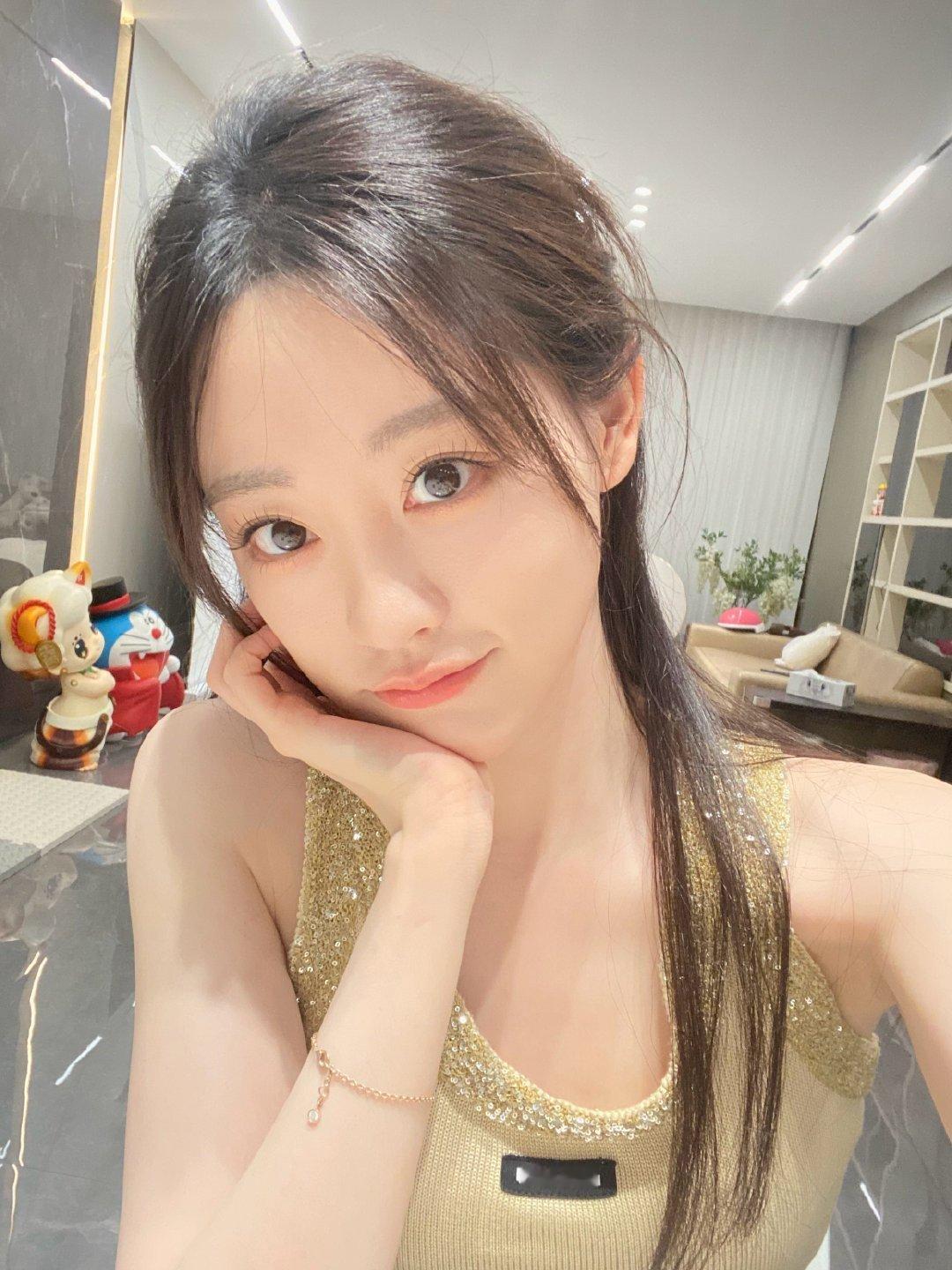 这跟和祝绪丹谈恋爱有什么区别 祝绪丹的甜是能治愈冬天的！录制现场永远笑脸相迎，连