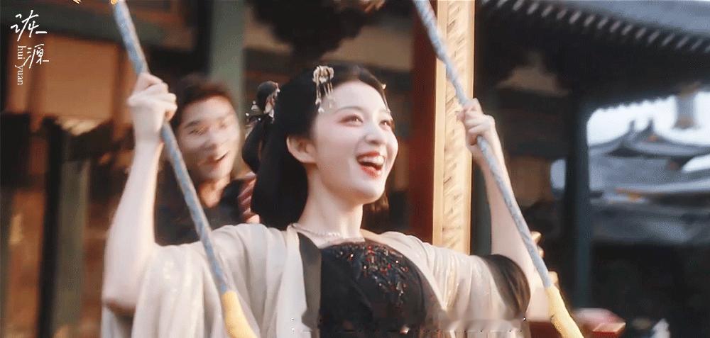 王楚然 《成何体统》庾晚音 / 动图▷粉衣-进行了一番英语对话 确定了对方的雅思