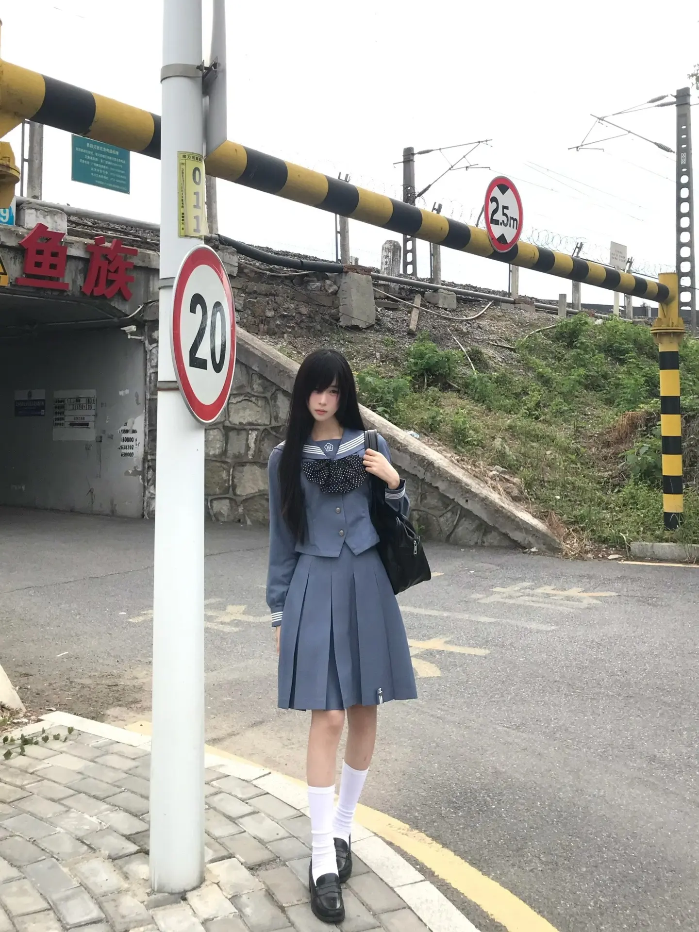我不想再用力的走向别人了 也不想让靠近我的人变得太辛苦