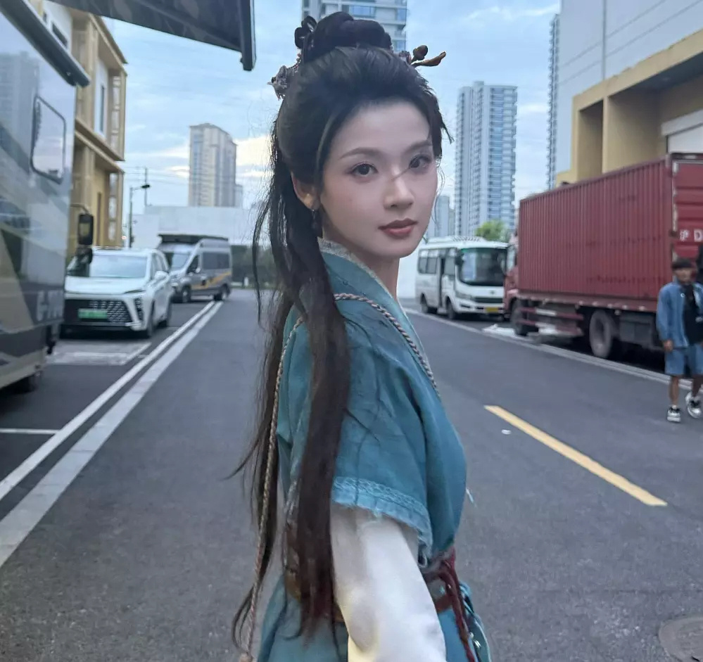 是不是越来越像了，之前林黛玉明明不是长这样的 ​​​