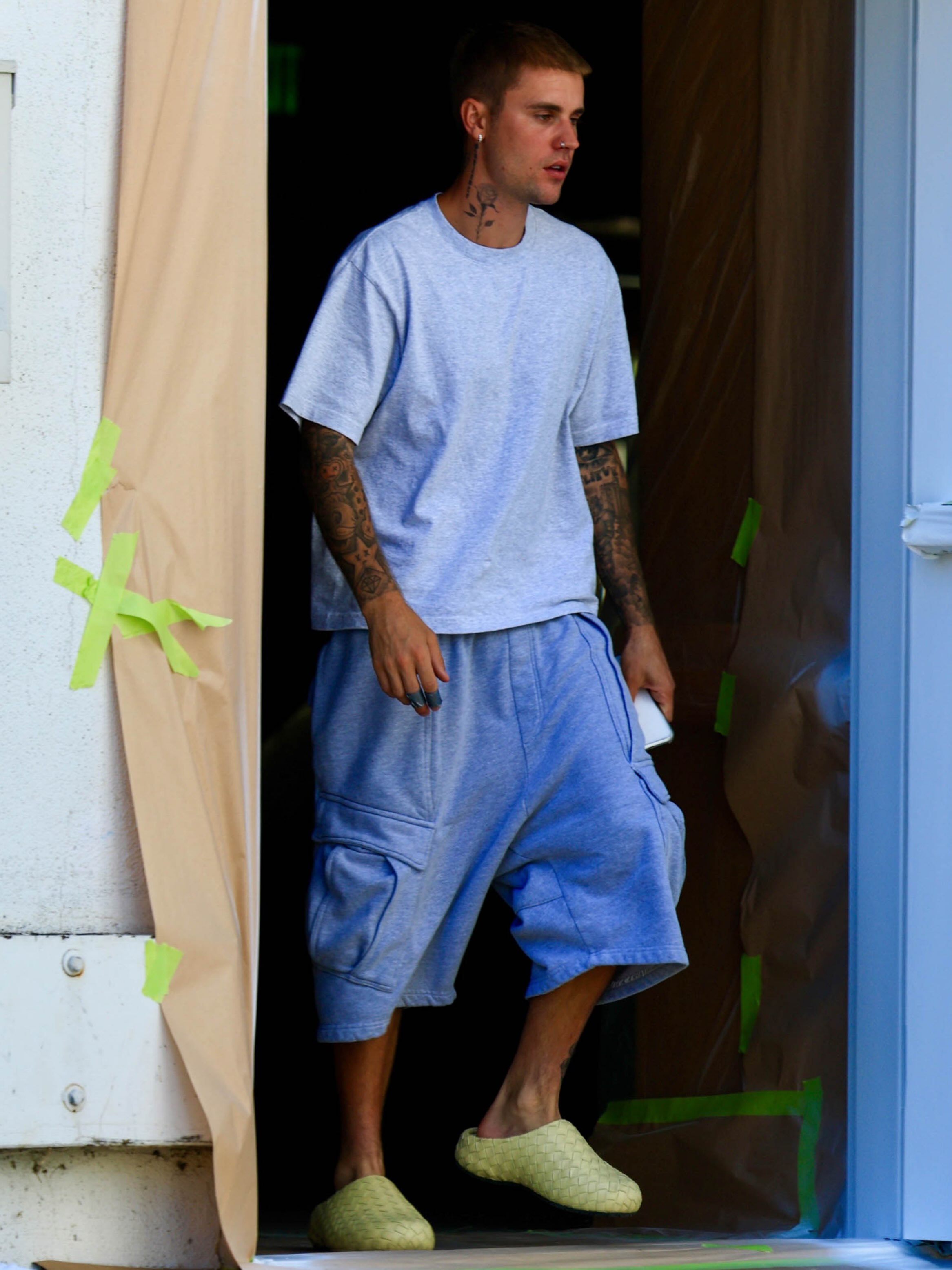 剃了胡子的Justin Bieber现身西好莱坞！JustinBieber[超话