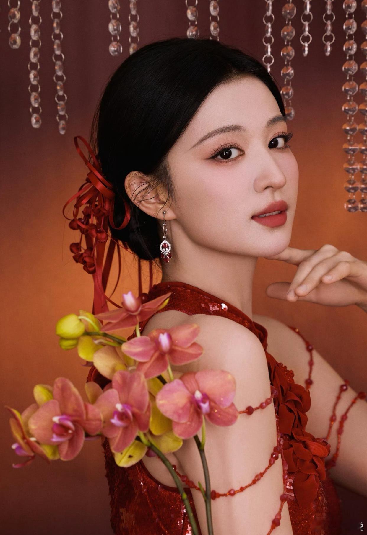 1.王楚然不愿提及和杨洋的那段恋情，主要是对方做事太绝，没有留任何余地，给她造成