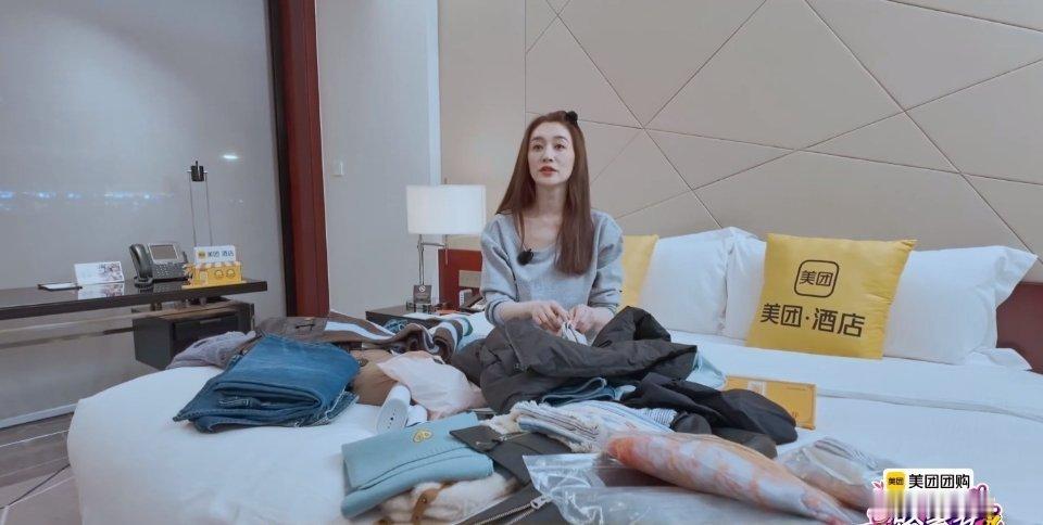 李小冉的行李：带最少东西，化妆棉精确到一天两片《一路繁花》李小冉的行李箱以精简为