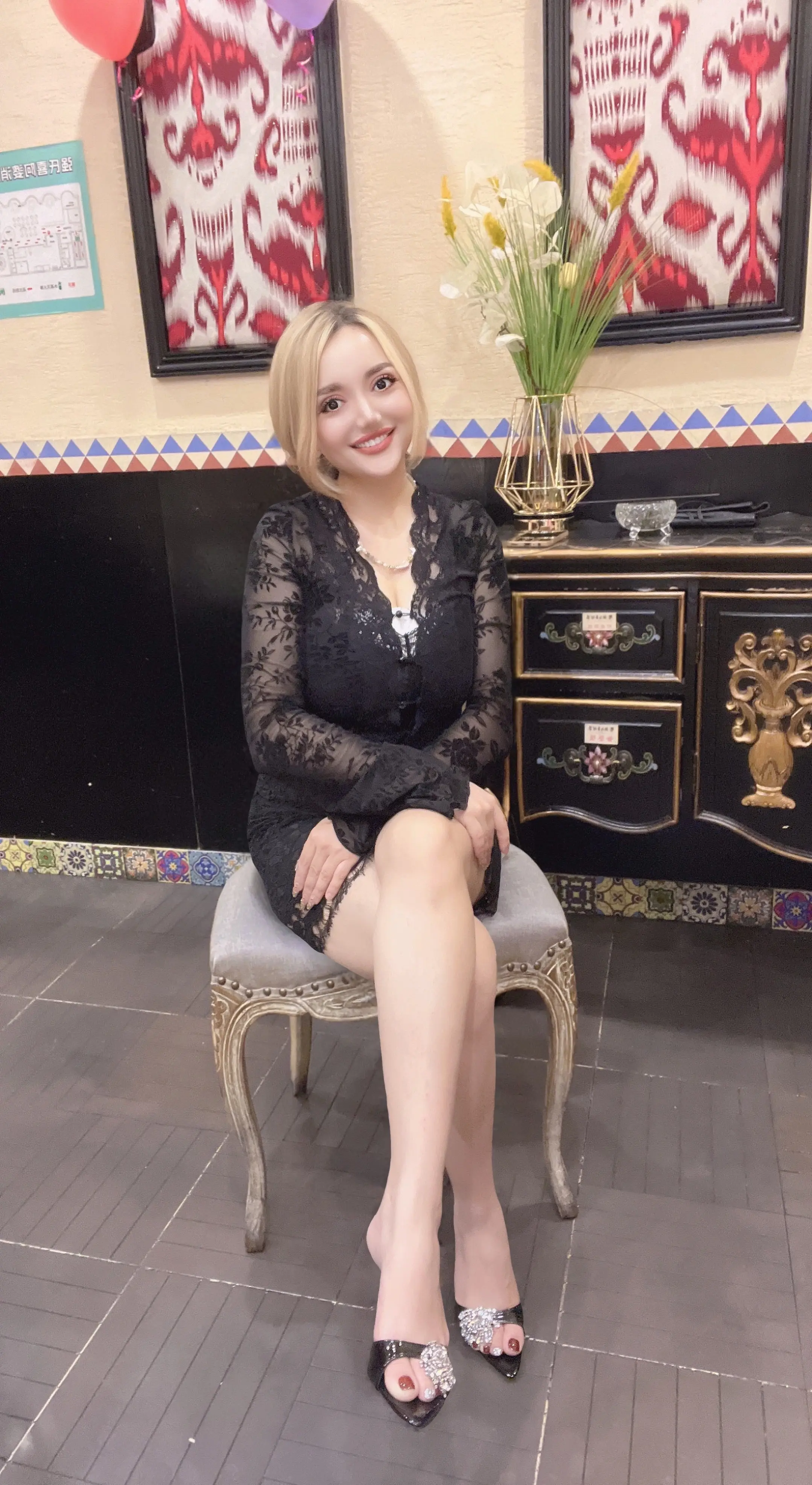 祝我生日快乐。二十岁的美貌是礼物， 三十岁后的气质是战绩