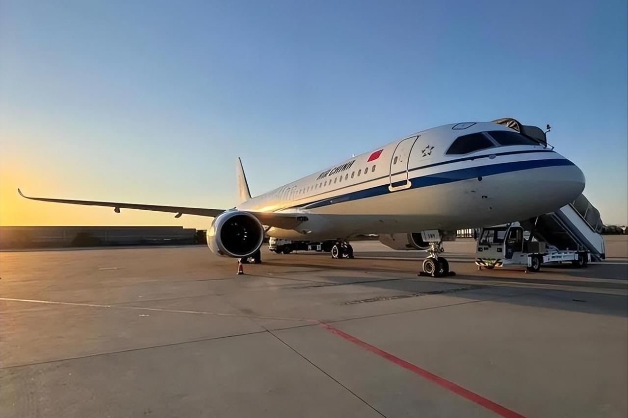 中国为什么大力造大飞机，因为欧美随时会掐断咱们的命脉。一旦形势骤变，我们不仅飞不