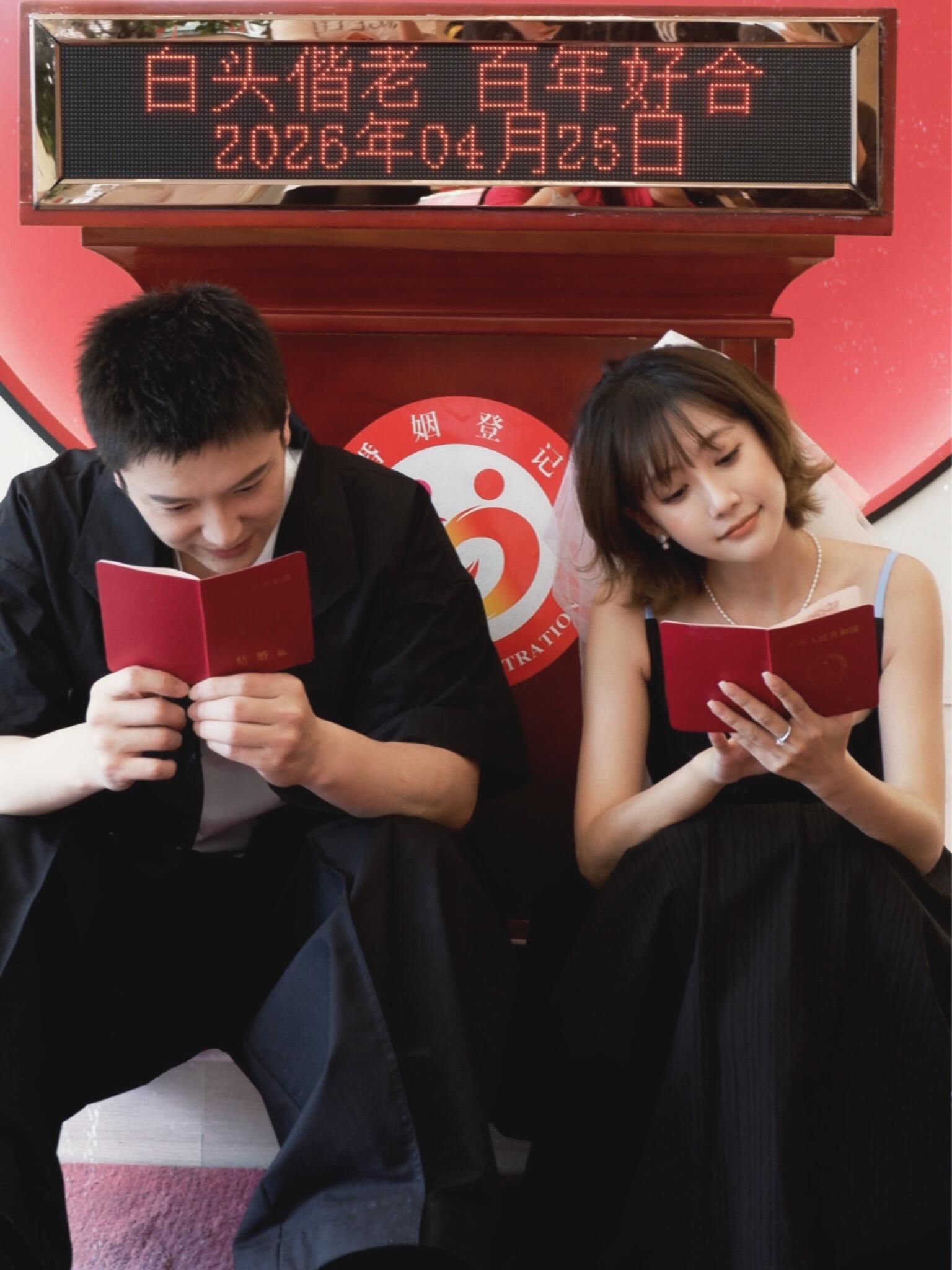 魏笑的男朋友邱雨铄，两个人之前一起拍过《将军府来了个小厨娘》邱雨铄现在在拍一些短