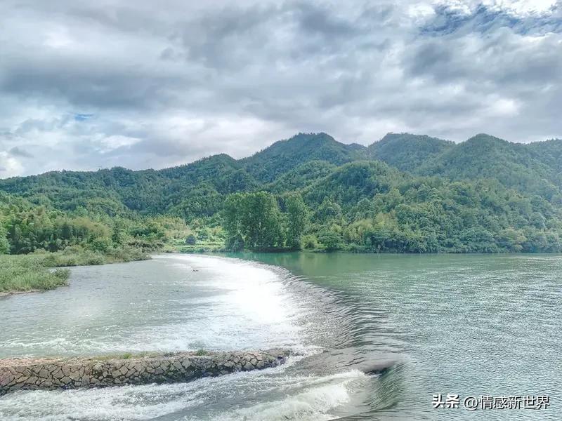丽水好玩的地方可不少。缙云仙都是国家5A级景区，有“桂林之秀、黄山之奇、华山之险