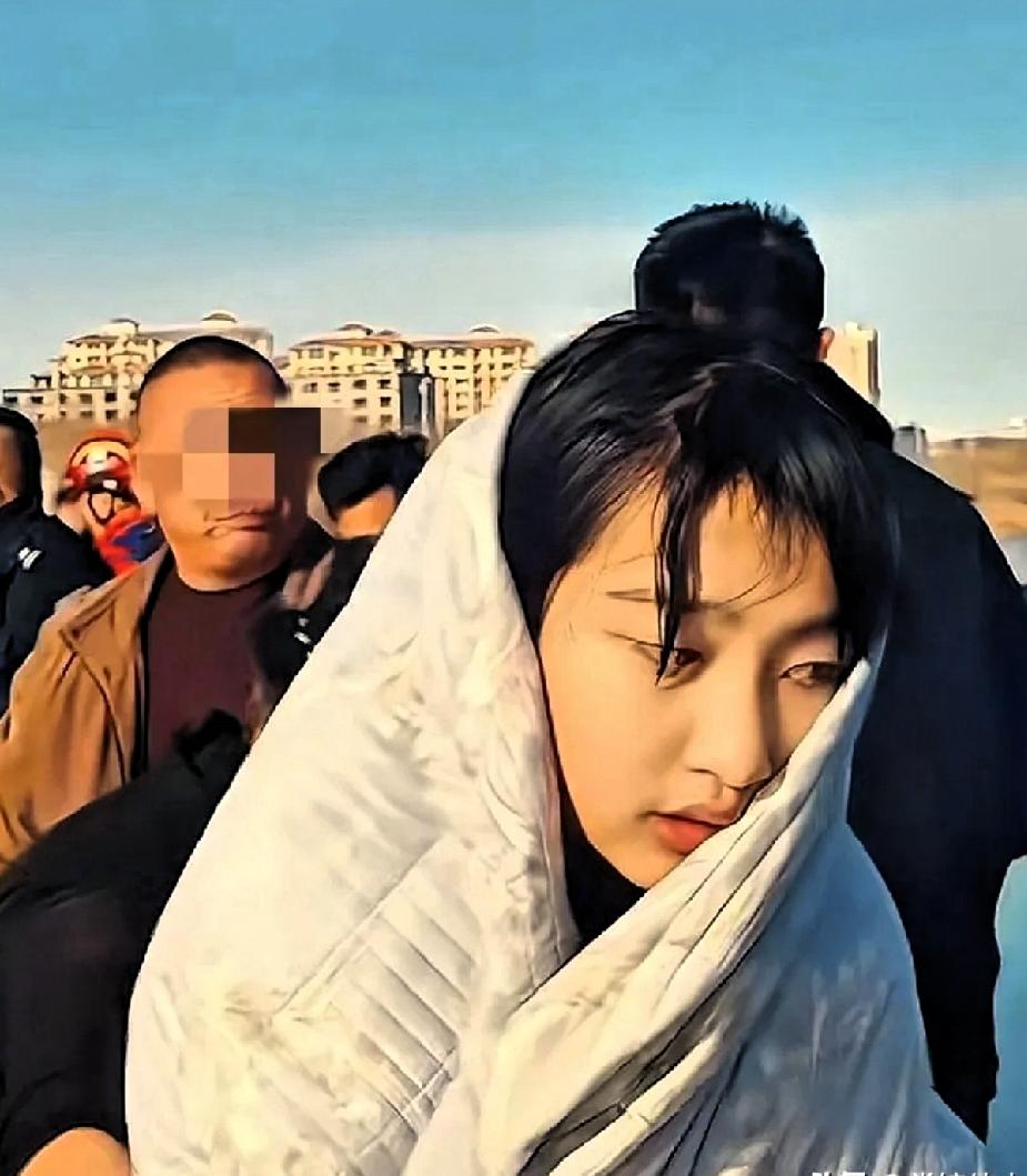 宁夏，银川，最美少女！
“我体重轻，我下去救”，这是宁夏一个13岁的女孩的话！