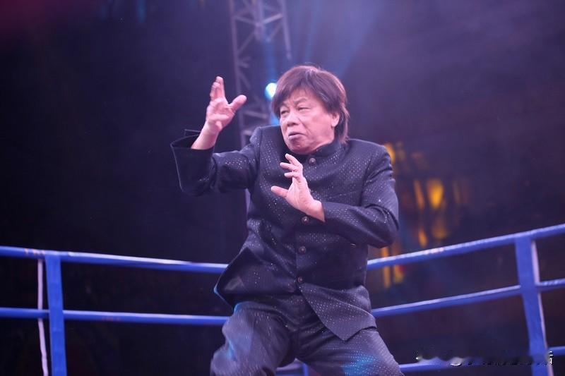 天呐！“陈真”“火云邪神”的扮演者梁小龙走了！
1月19日，香港动作特技演员公会