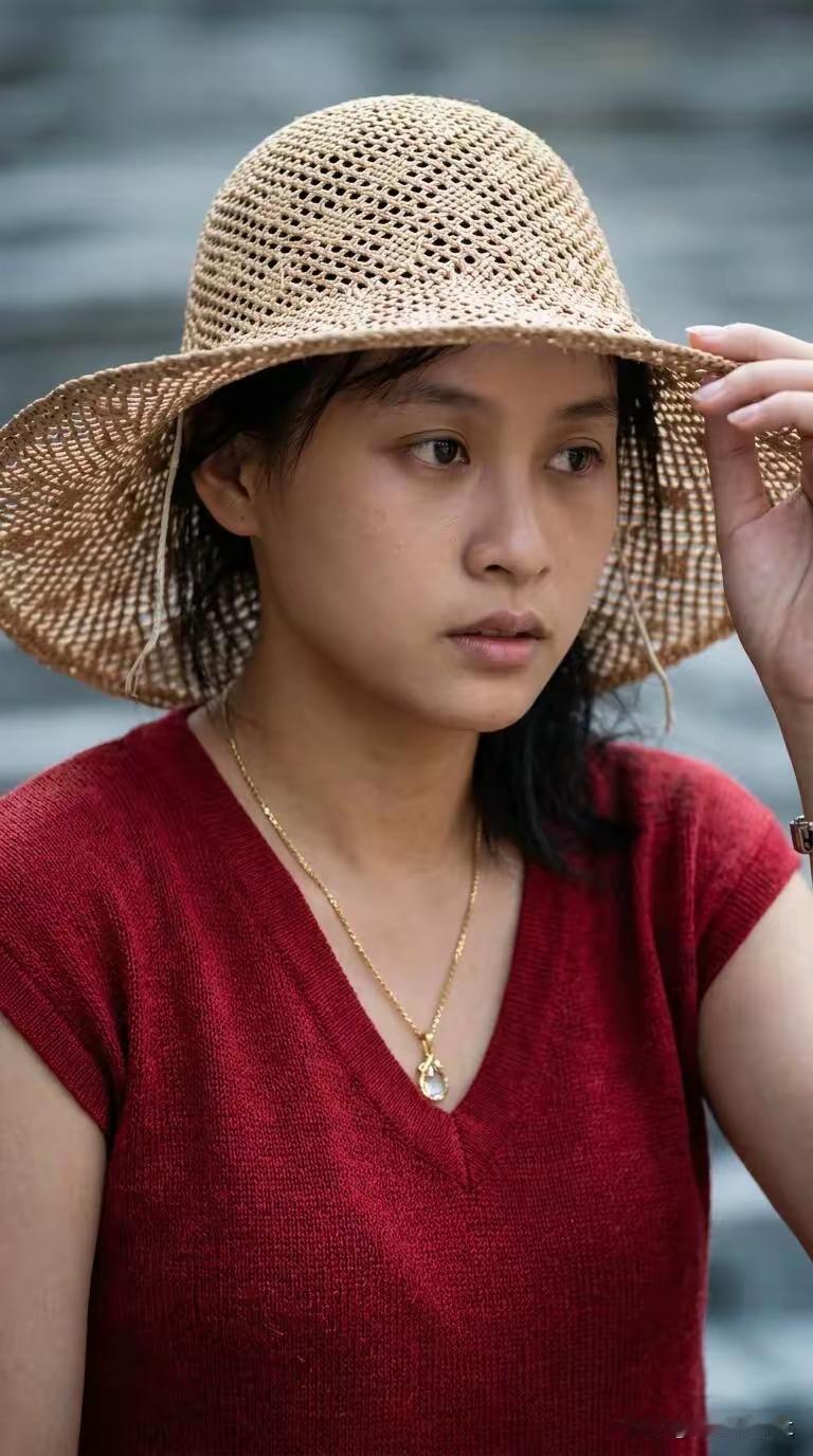 原来女人真的不是越年轻就越漂亮！看看刘嘉玲这18张照片，从青涩到成熟，是不是忽然