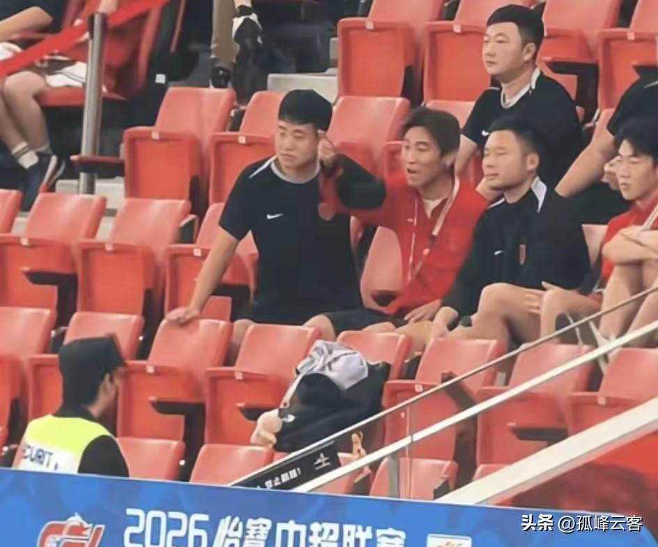 韦世豪如果不改变自己的坏脾气，那么他职业生涯的顶端也就这样了！
昨晚在海港与蓉城