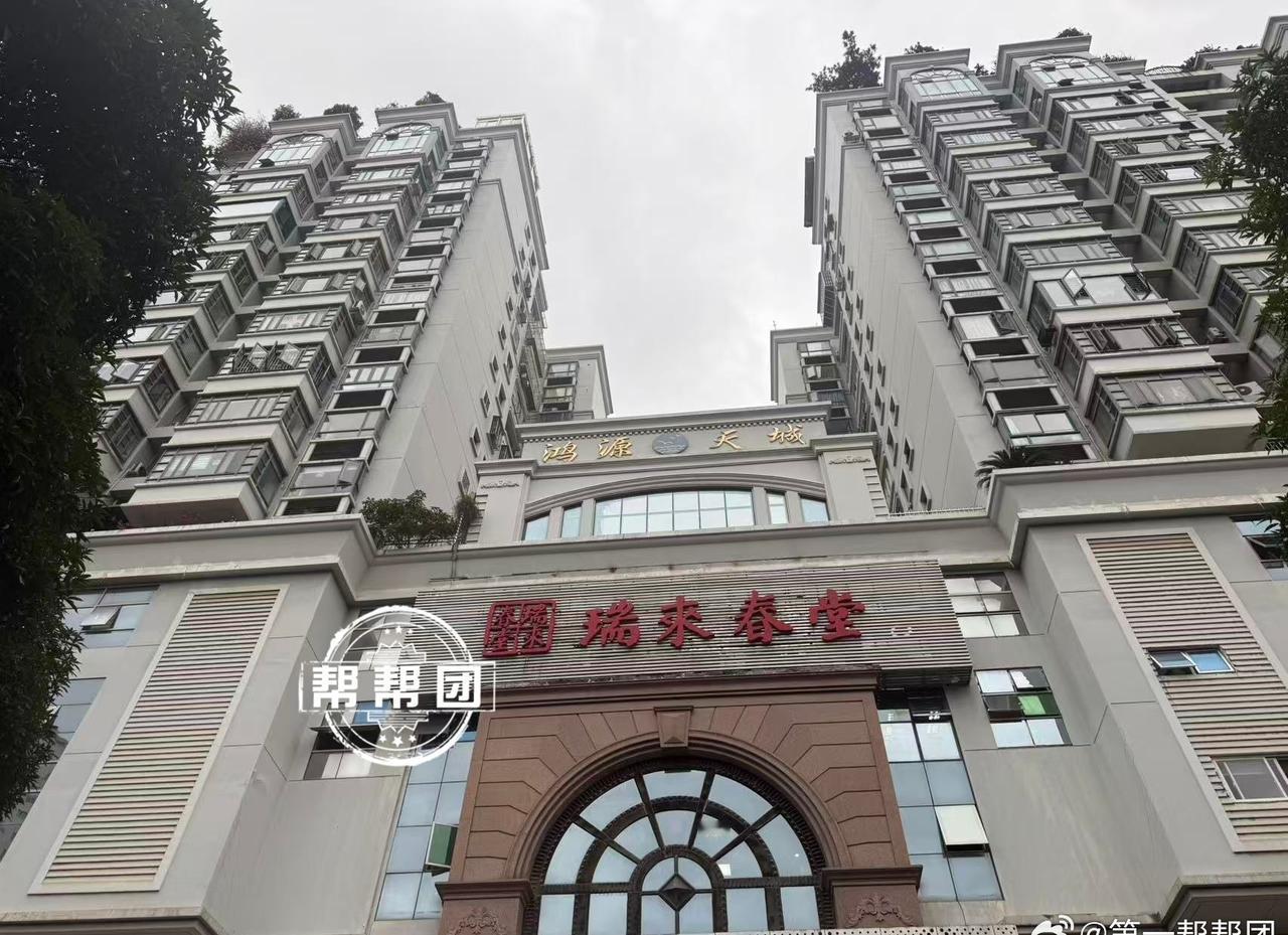 【新任业委会升级门禁系统，却遭空车堵出口？两个小区的停车纠纷何解？】门禁系统升级