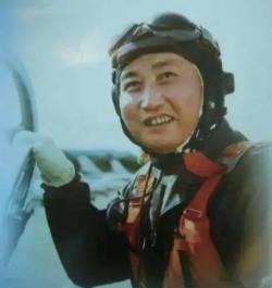 1978年，原空军副司令张积慧被撤职，被关了两年后，转业的他，到成都420厂当副