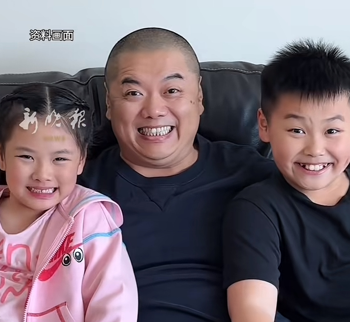 茂茂你终于结婚生子了茂茂女儿简直就是同一个模子里刻出来的，一个胖一个瘦。 