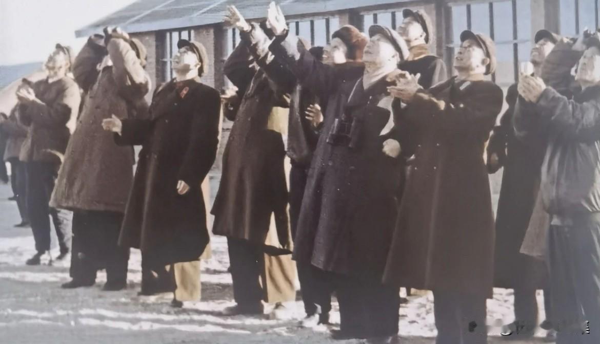 1960年11月5月，时任中国人民解放军第20训练基地（东风基地）司令员孙继先（
