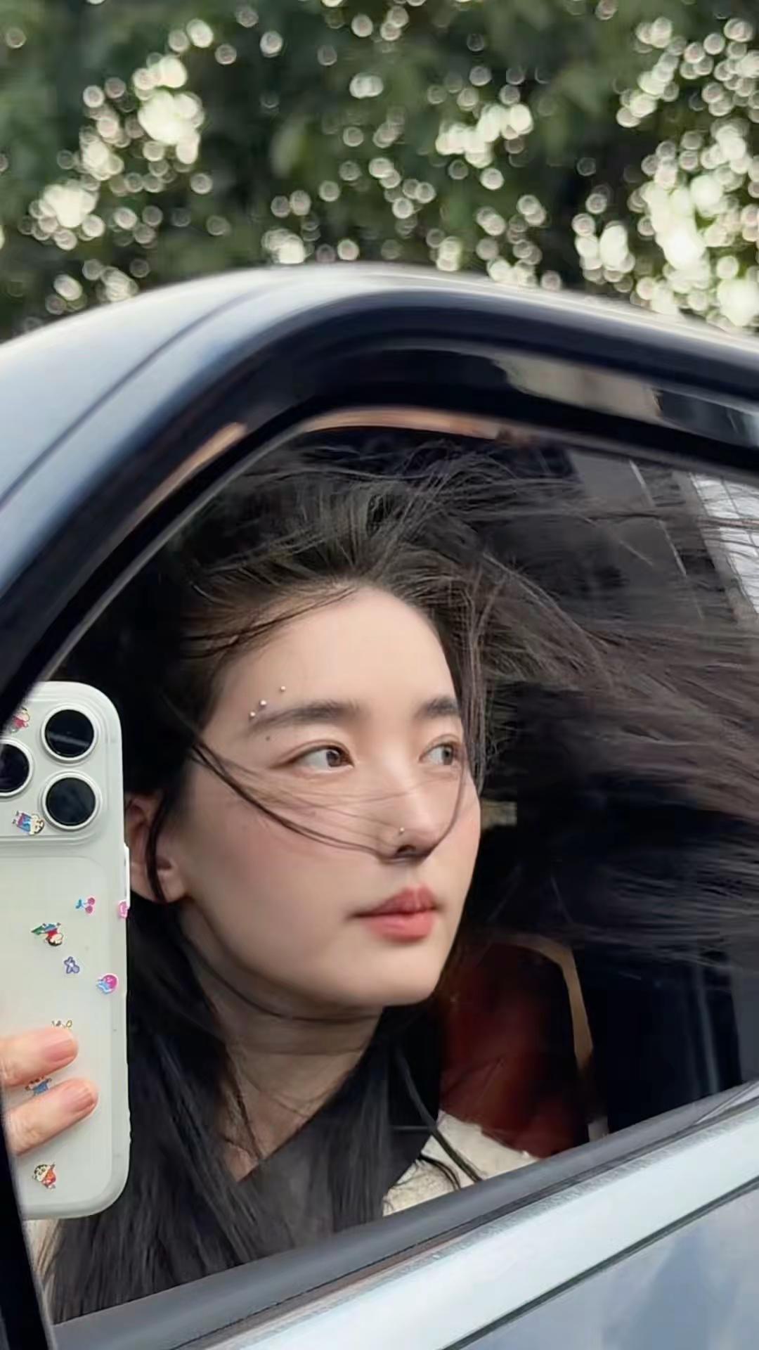 不要过度依赖一个人，是保护自己、保持独立。依赖会让你失去自我、情绪被他人左右，甚