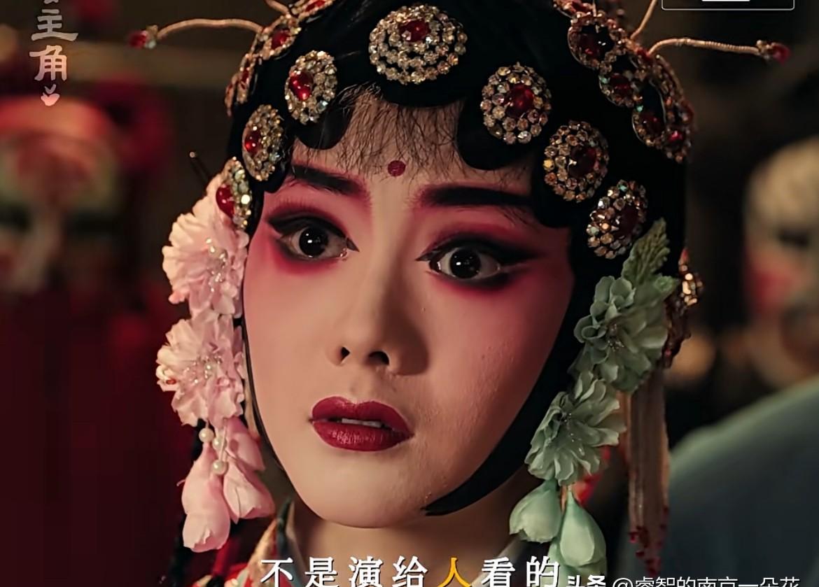 米兰嫁人那天，先把楚嘉禾揪到化妆间。
她没吵没骂，揪着楚嘉禾的衣领，逼她给烧火的