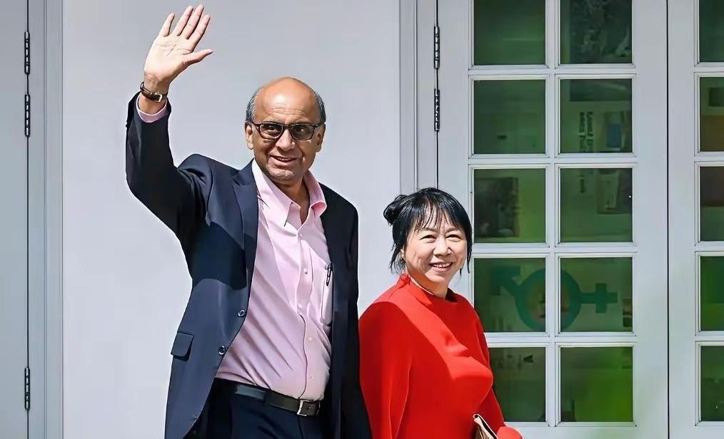 新加坡总统尚达曼是印度裔，夫人珍一藤木是日本裔。夫人身上也流淌着一半华人血统——