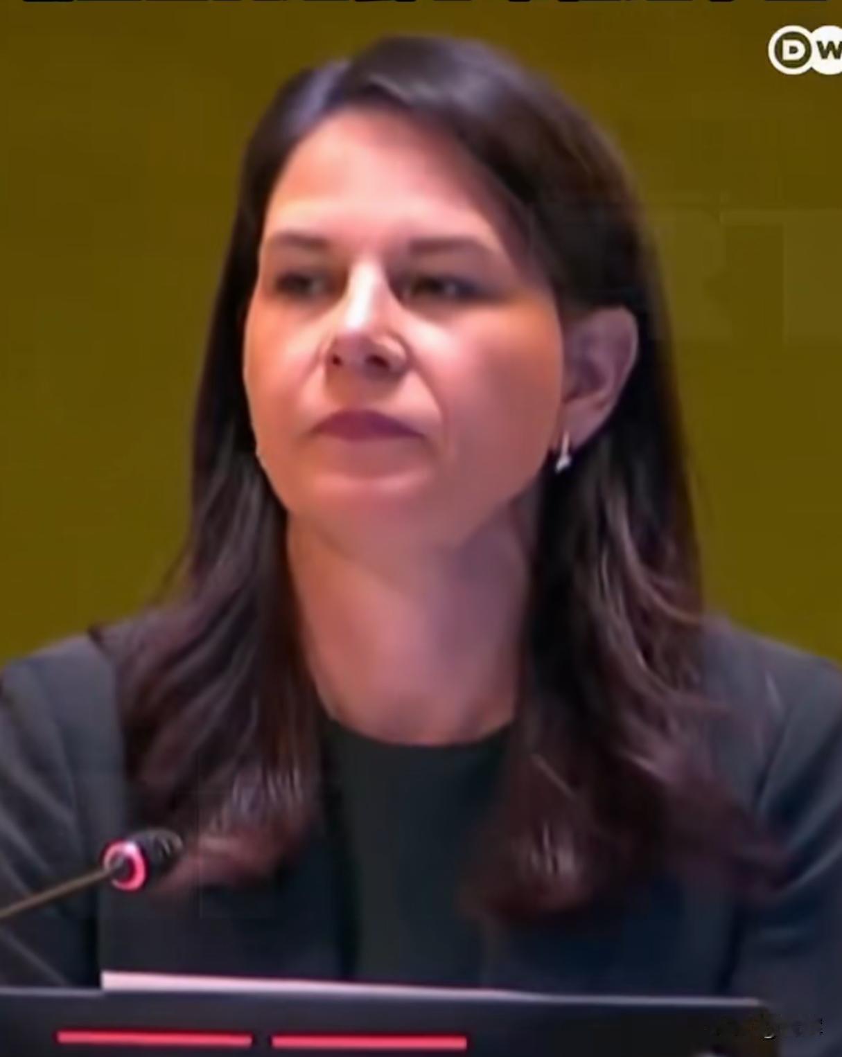杀人诛心！让德国前外长宣布德国出局，贝尔伯克脸色都变了
 
我真的全程蹲了这次联