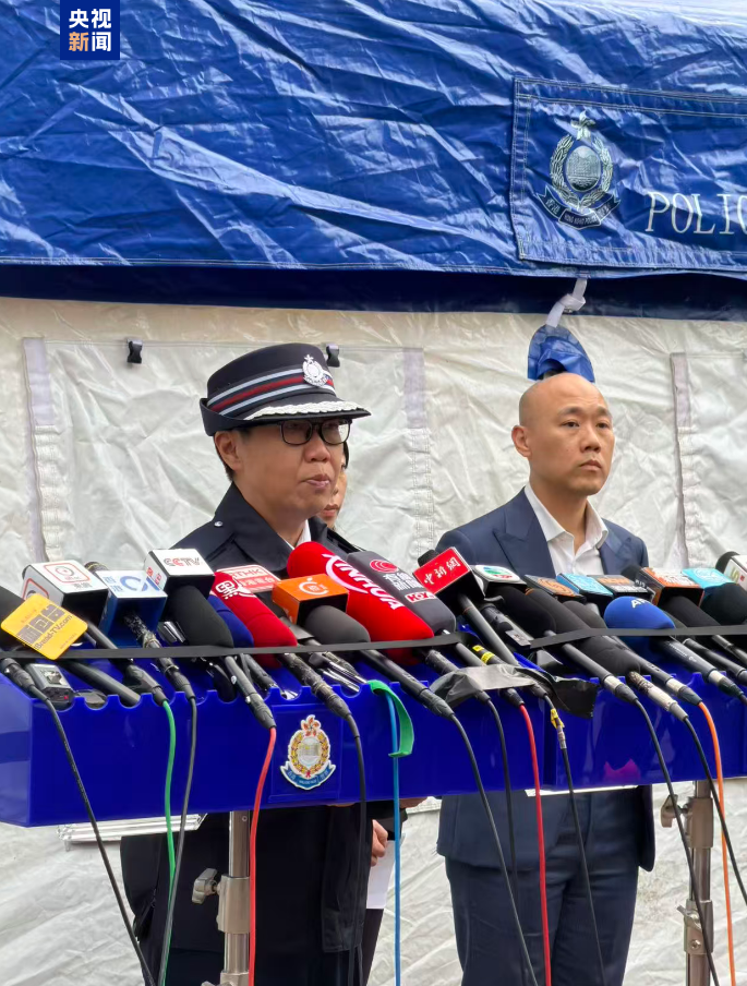 香港特区政府介绍火灾搜救最新进展: 已完成5栋大楼搜救工作, 火灾已造成156人死亡