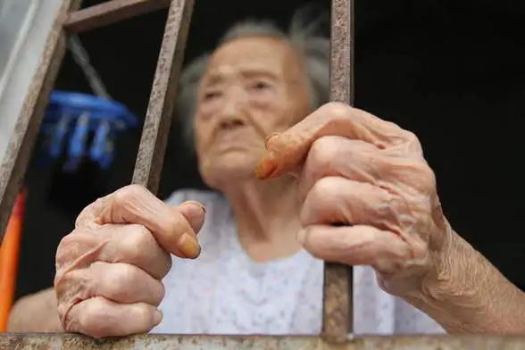 长寿老人为何被传“克”子孙？真相揭晓，现实无奈，听听过来人的解释

关于“老人命