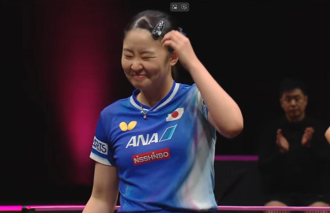 突发！张本美和与申裕斌的比赛中，
灯泡突然爆了！

10:7的时候，
张本美和已