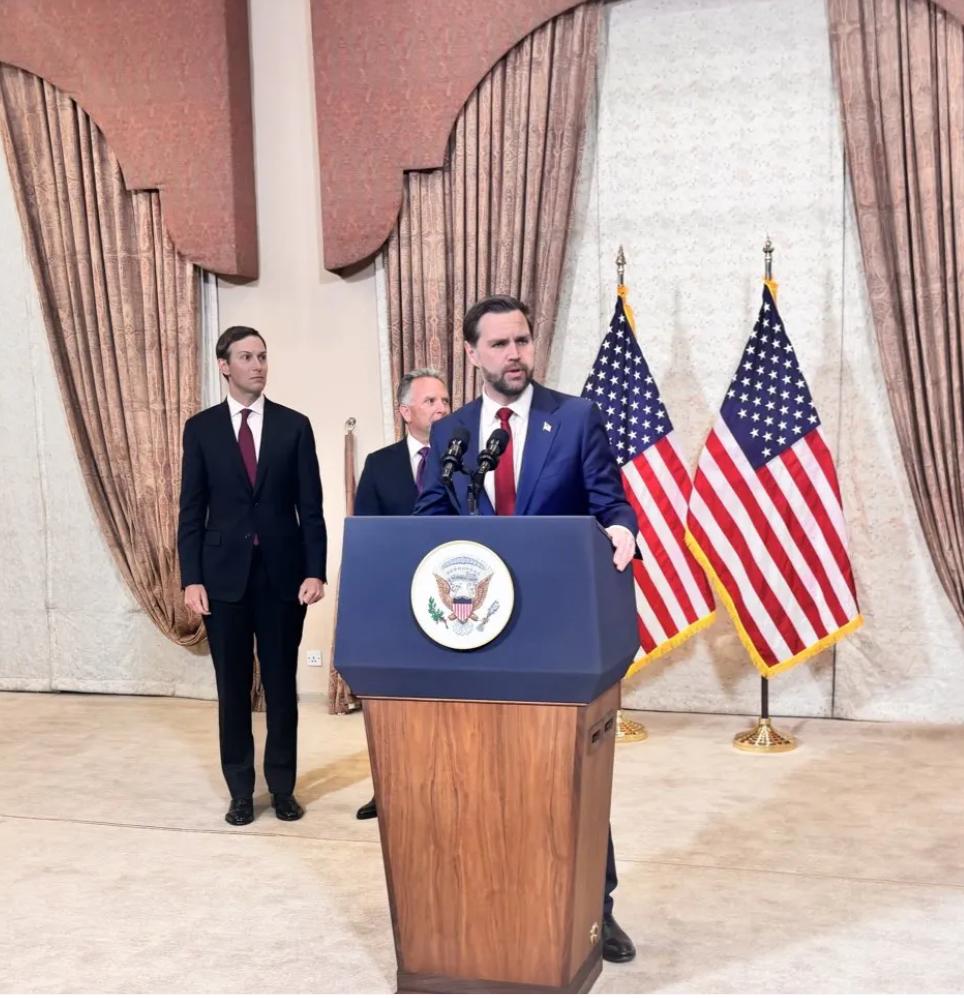 24小时极速封锁！特朗普撕开伊朗海上生命线，背后藏着狠辣算盘
 
一场耗时21小