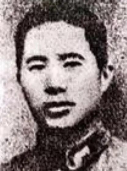 半生辗转五场大会战，主将避战之时挺身扛下全军重担，重伤不肯退半步，一句不要管我道