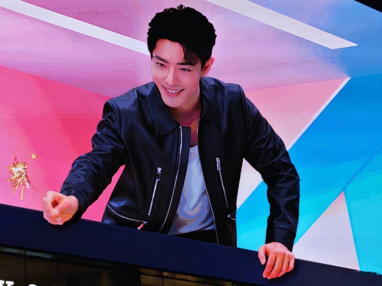 被  送的专属焰火甜到！高清 live 画面里的状态绝了，每一帧都值得反复截图，