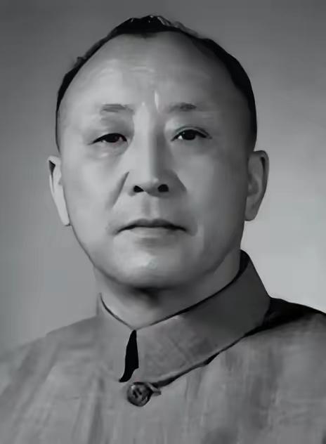 1949年除夕凌晨，被蒋介石幽禁已久的卫立煌，趁着看守特务松懈回家过年的空当，登