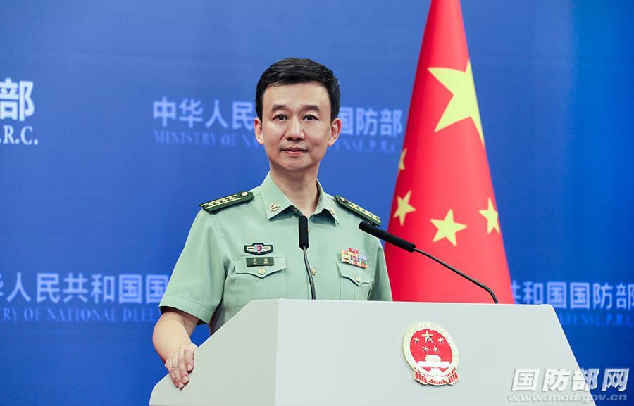 中国国防部把话挑明了！解放军全面准备就绪，任何阻碍统一的力量都将被彻底粉碎！这不