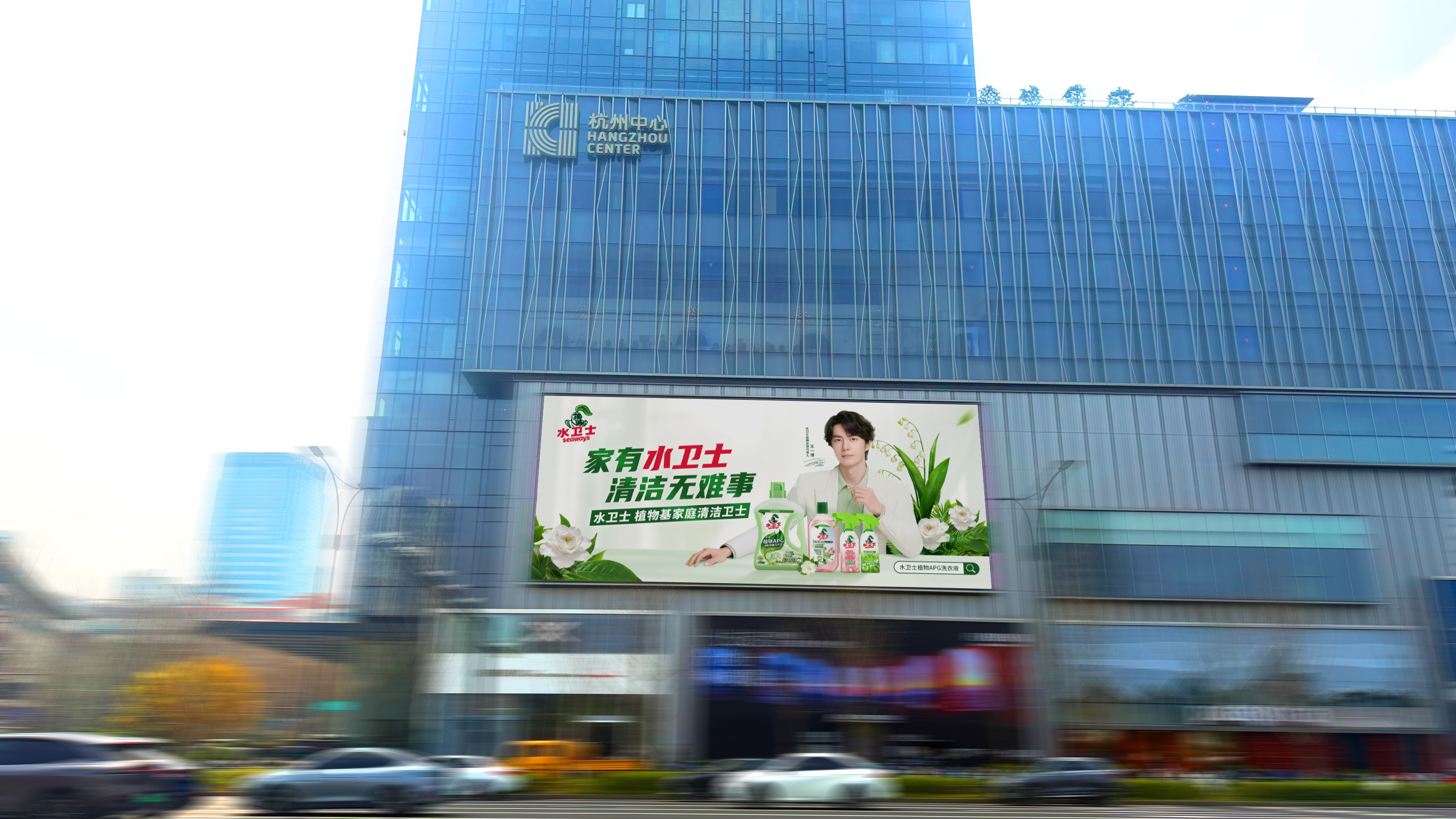 18城偶遇王一博 这才是顶流该有的排面！十八城大屏全覆盖，品牌高调官宣新姿态，快